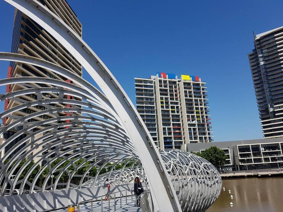 Melbourne Docklands Riverside Views Екстериор снимка
